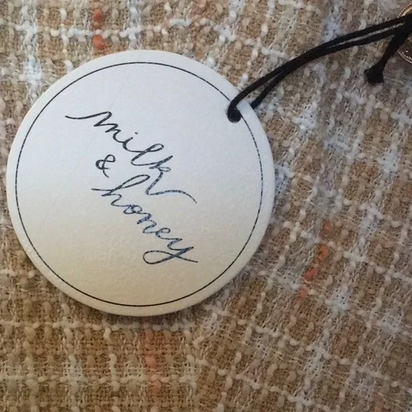 Tailored Top. Size M - Picture 5 of 5